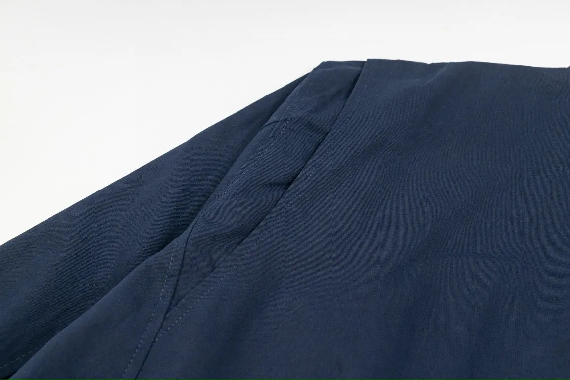 P300 model number: G317 Ralph Lauren's new 24ss classic embroidered logo lapel executive zipper jacket for both men and women. 1️⃣Selected from high-quality original developed pure cotton fabric, with customized plaid lining inside, the overall wear effect is very soft and comfortable. 2️⃣The workmanship details are perfectly controlled, with exquisite small logo embroidery on the chest, and the unique design style of splicing technology is used on the dropped shoulders to highlight your personality! The version is simple but not simple! 3️⃣ Complete with tag accessories, unisex design, and a very versatile jacket for men and women!  Color: black, navy blue, khaki Size: S, M, L, XL